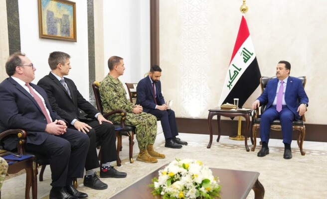 رئيس وزراء العراق وقائد القيادة الوسطى الأميركية بحثا الأوضاع في سوريا وأكّدا أهمية استمرار التواصل
