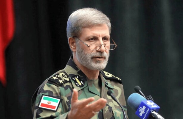قائد الجيش الإيراني: القوات المسلحة ستتصدى بحزم لأي تهديد وستلقن الأعداء درسًا لن يُنسى
