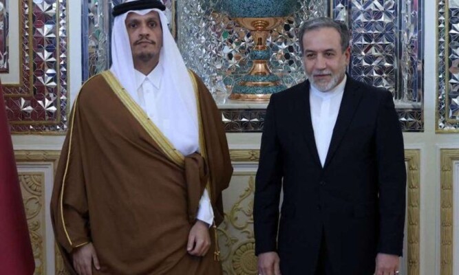 وزير الخارجية القطري لنظيره الإيراني: الحل الدبلوماسي هو السبيل الوحيد لتسوية الأزمة بالمنطقة