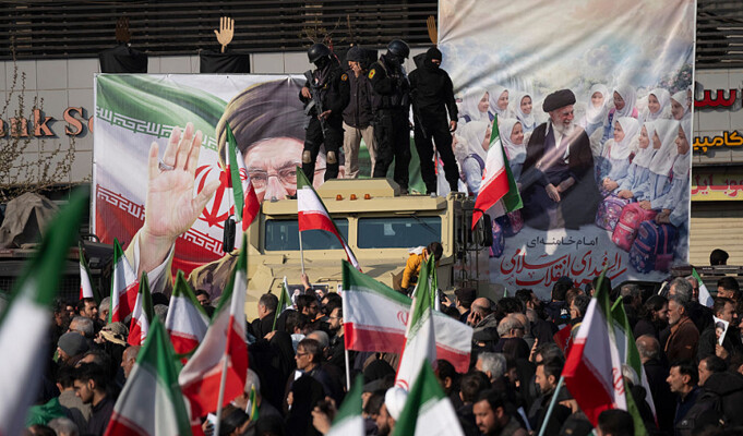 مسؤولون إسرائيليون سابقون لنيويورك تايمز: اغتيال القادة الإيرانيين قد يرجع بنتائج عكسية