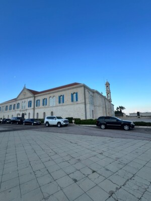 موكب البطريرك الراعي انطلق إلى قرى جزين في زيارة راعوية إنمائية