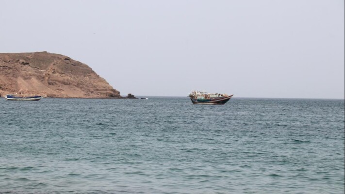 "نيويورك تايمز": كيف سيطر الحوثيون على باب المندب وأشعلوا حرباً جديدة في اليمن؟
