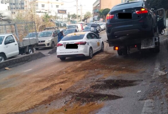 التحكم المروري: للقيادة بحذر على الطريق من تقاطع الشيفروليه باتجاه سن الفيل بسبب تسرب زيوت