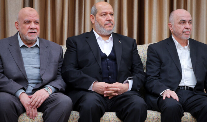 هآرتس: مسؤول أميركي يلتقي قياديًا في حماس لأول مرة منذ وقف إطلاق النار