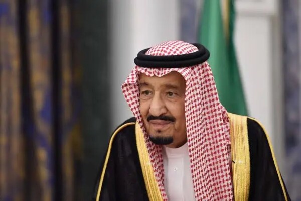 الملك السعودي: ندين محاولة جماعة الحوثي استهداف مكة