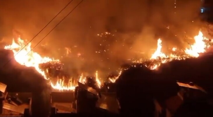 اندلاع حريق كبير في بشامون قرب أبنية سكنيّة