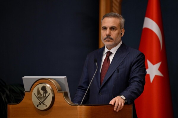 فيدان: هناك توقعات في دول الخليج بأن الحرب ستستمر لأسبوعين أو ثلاثة