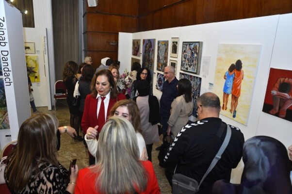 افتتاح الدورة الرابعة من معرض الفن العربي في بيروت: مشاركة واسعة وندوات ثقافية نوعية