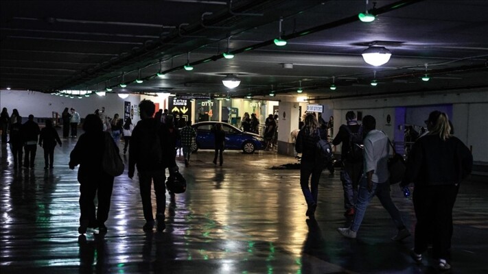 يديعوت أحرونوت: ملايين يدخلون المناطق المحمية عقب إطلاق صواريخ من إيران