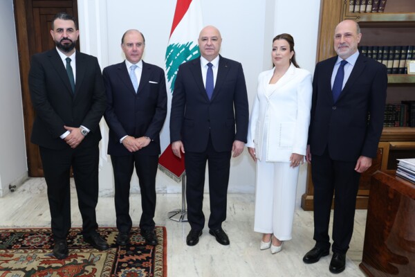 حاكم مصرف لبنان وأعضاء هيئة الأسواق المالية يؤدّون اليمين أمام الرئيس عون