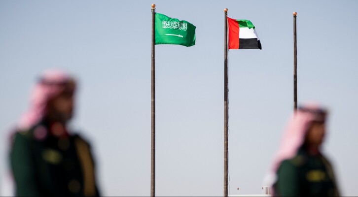 "فايننشال تايمز": الإعلام السعودي يصعّد هجماته على الإمارات مع تعمّق الخلاف بين البلدين