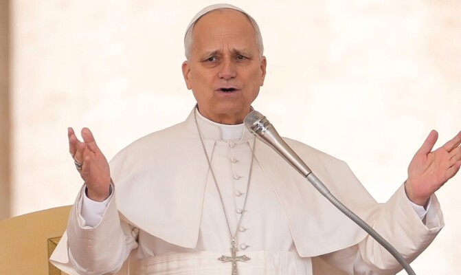 البابا لاوون: أنا أقرب من أي وقت مضى إلى الشعب اللبناني والواجب الأخلاقي يقضي بحماية المدنيين من تبعات الحرب الشنيعة