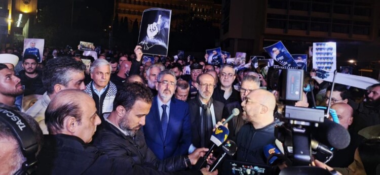 مسيرة حاشدة في وسط بيروت رفضًا "للإرهاب الصهيوني بحق الإعلاميين والمسعفين في الجنوب"