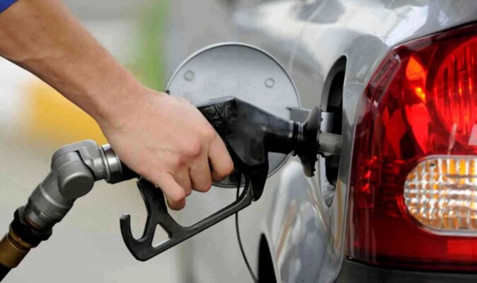 انخفاض سعر صفيحتَي البنزين 8000 ليرة والمازوت 31000 ليرة والغاز 45000 ليرة