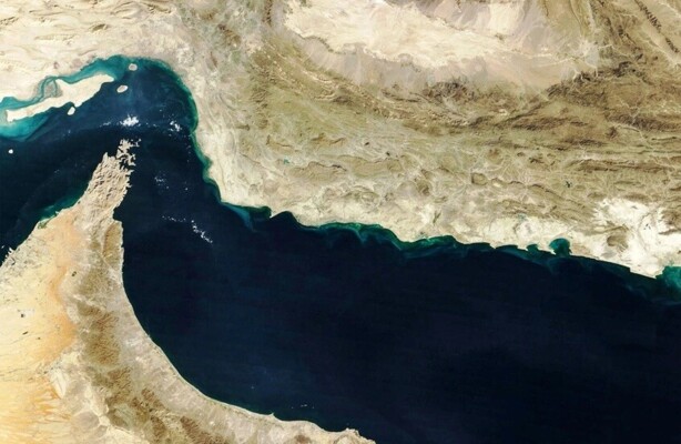 الحرس الثوري الإيراني أعلن إطلاقه النار على سفينة شحن ترفع علم تايلاند في مضيق هرمز
