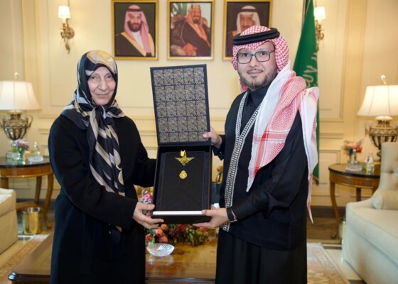 البخاري: لقاء مع السيدة رباب الصدر المؤتمنة على ارث الامام الصدر الذي كان يؤكد بان التعايُشَ في لبنان هو الطريقُ الوحيدُ إلى الوحدةِ الوطنية