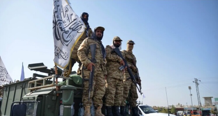 الدفاع الأفغانية: نحمل الجيش الباكستاني مسؤولية استهداف المدنيين والمراكز الدينية وسنرد في الوقت المناسب