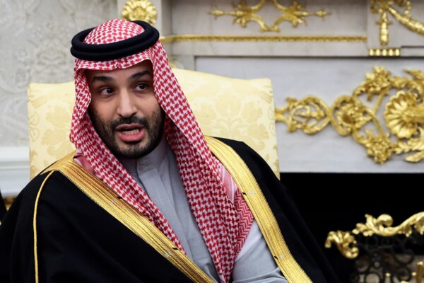 "وول ستريت جورنال": هجمات الحوثيين تضغط على ولي العهد السعودي وتقوّض أركان "رؤية 2030"