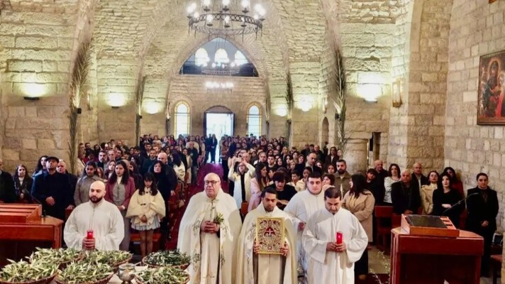 قداديس احتفالية بأحد الشعانين شملت أديرة وكنائس دير القمر