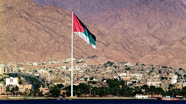 "الجزيرة": دوي صفارات الإنذار في مدينة العقبة بالأردن