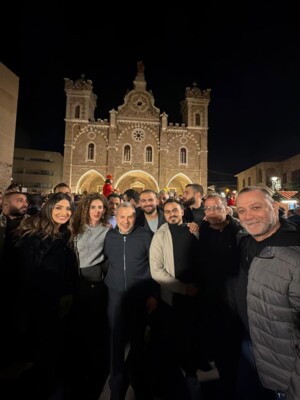 جولة لإعلاميين على المحطات الميلادية في البترون بمشاركة باسيل