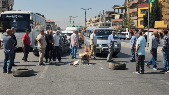 وقفة احتجاجية للعسكريين المتقاعدين عند المدخل الجنوبي لبعلبك