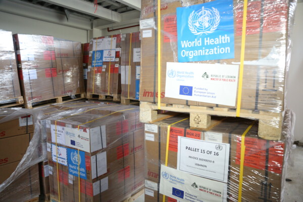 شحنة أدوية وإمدادات طبية من منظمة الصحة العالمية بتمويل من الاتحاد الأوروبي وصلت إلى لبنان برًا