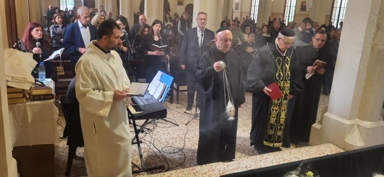 المطران العمار ترأس رتبة سجدة المصلوب في كاتدرائية صيدا المارونية