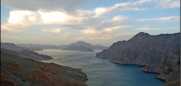 قائد بحرية الحرس الثوري: أي سفينة تنوي العبور من مضيق هرمز يجب أن تحصل على إذن من إيران