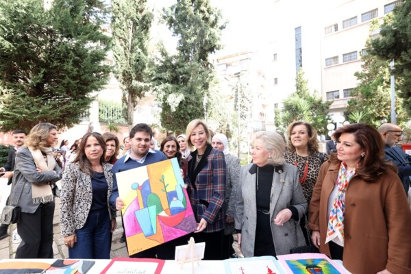 السيدة الأولى زارت دار الأيتام الإسلامية ونوهت بجهود المؤسسات الاجتماعية والخيرية برعاية المحتاجين