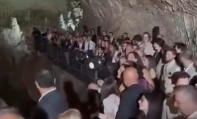 السياحة أوضحت ملابسات احتفال بعرس داخل مغارة جعيتا: البلدية سمحت بتنظيمه دون طلب خطّي وسنوجّه إليها إنذارًا