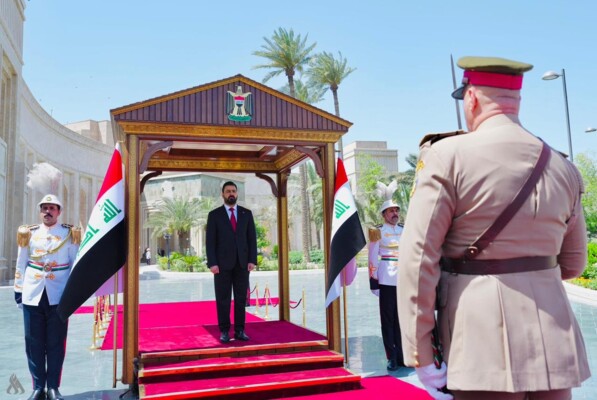 علي الزيدي تسلم مهامه رسميًا رئيسًا للحكومة العراقية