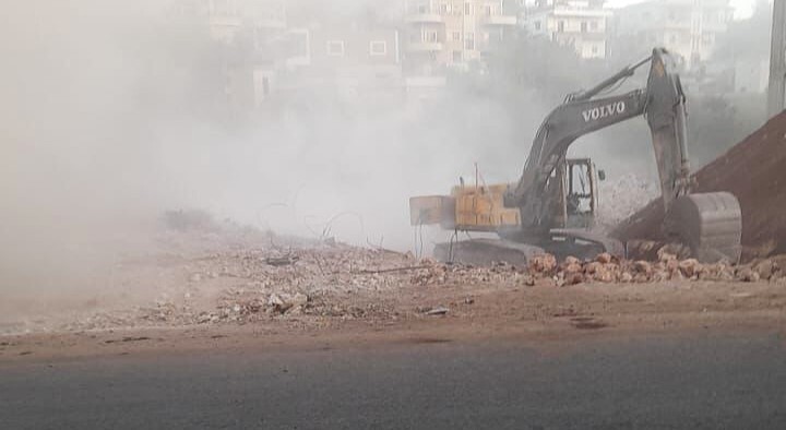 "النشرة": محلقة إسرائيلية ألقت قنبلة استهدفت جرافة في بلدة عيترون الجنوبية