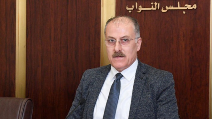 عبدالله: مع اقرار العفو العام نطوي صفحة سياسية كان فيها مكون لبناني مستهدف من نظام واجهزة أمنية والمحكمة العسكرية