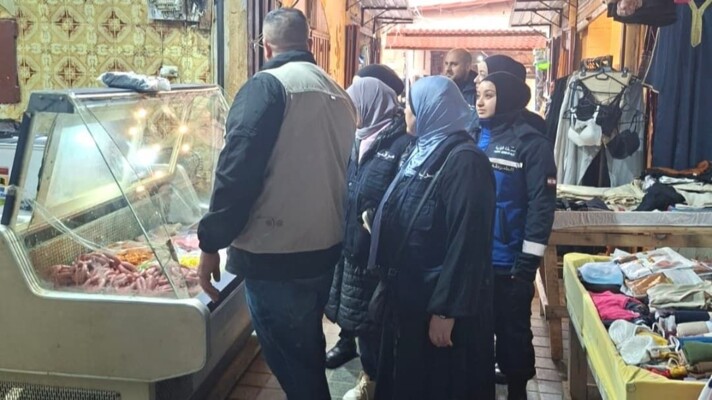بلدية طرابلس ووزارة الاقتصاد نفذتا دوريات مشتركة للتأكد من شروط النظافة والسلامة العامة والكشف على الأسعار