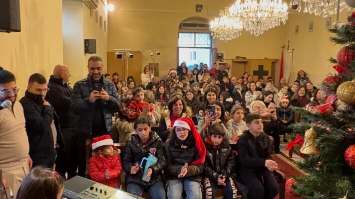 لقاء ميلادي لشبيبة مار مارون في بيصور بحضور المطران العمار