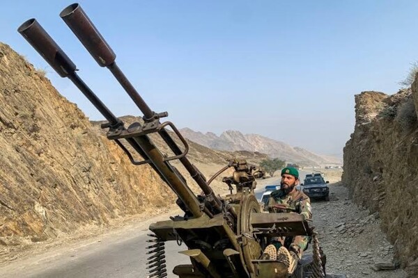 مصدر حكومي أفغاني للجزيرة: قتلى وجرحى في اشتباكات بين القوات الأفغانية والباكستانية على الحدود