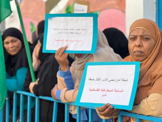 لاجئات عين الحلوة يعتصمن رفضًا لسياسة الإفقار التي تنتهجها الأونروا