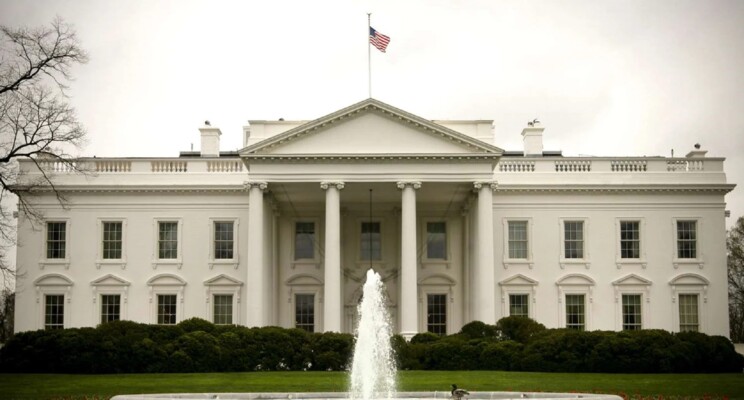 "بلومبرغ" عن المتحدثة باسم البيت الأبيض: دمرنا صواريخ إيران الباليستية وهدمنا منشآت إنتاجها