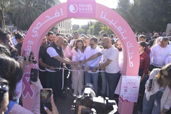 مسيرة دعم لمرضى سرطان الثدي في زحلة