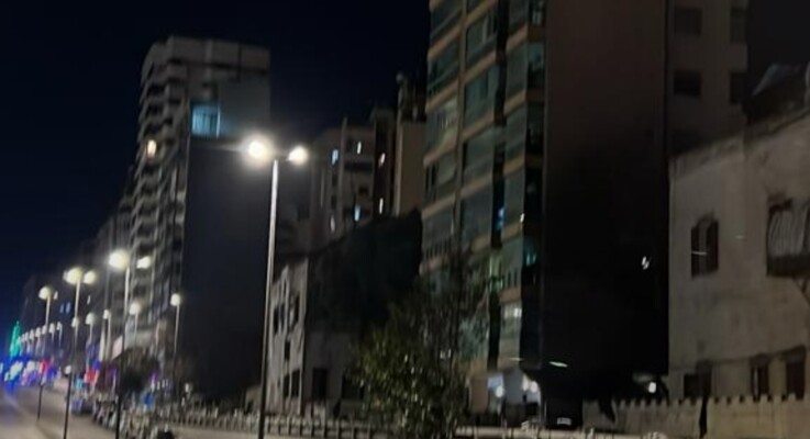 غارة من مسيّرة إسرائيلية استهدفت المبنى المهدد في منطقة زقاق البلاط في بيروت