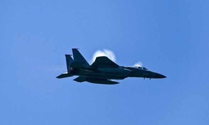 قناة 14: تحطم طائرة مقاتلة أميركية من طراز "إف-15" في غربي إيران وانقاذ طاقمها