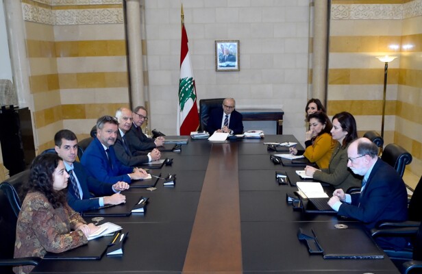 سلام بحث مع مسؤولين فرنسيين مشروع قانون الفجوة المالية واستقبل وفد من "دار الأيتام الإسلامية"