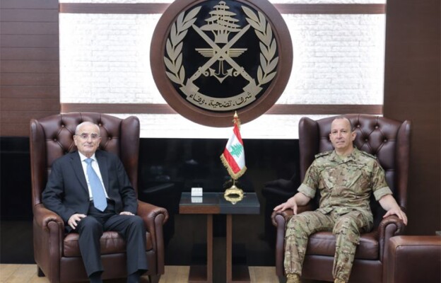 قائد الجيش استقبل وزير الدفاع الذي أشاد بجهود المؤسسة العسكرية