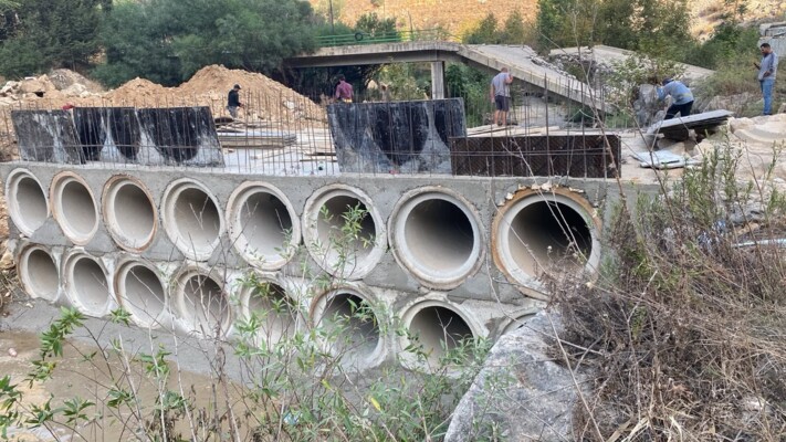 وزارة الأشغال أعلنت مواصلة تأهيل الطرق في الجنوب وإنشاء معبر مؤقت بديل لجسر طيرفلسيه المدمّر