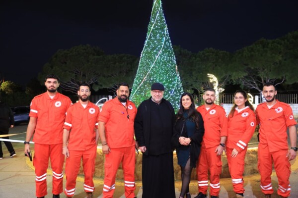 إضاءة شجرة الميلاد في الشويفات بأجواء احتفالية جامعة