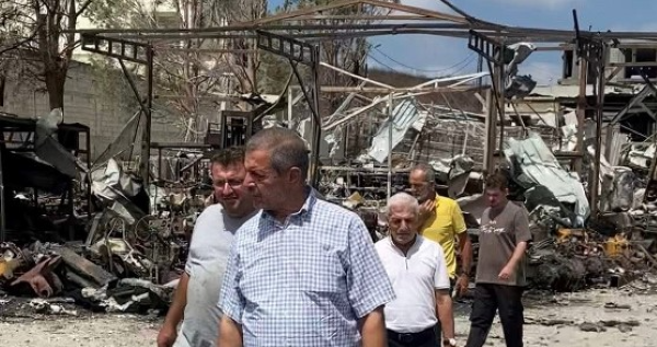 قبيسي تفقد الأماكن التي تعرضت لغارات إسرائيلية في أنصارية: شعبنا يتمسك بخيار المقاومة