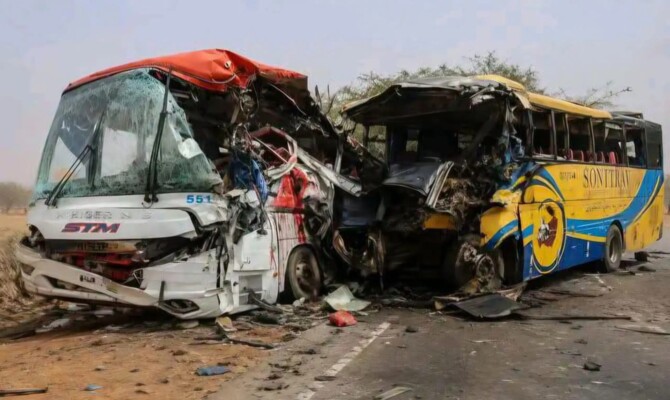 22 قتيلًا معظمهم جنود و37 جريحًا نتيجة تصادم بين حافلتين في النيجر
