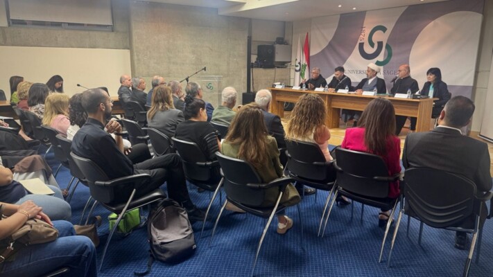 ندوة حوارية في جامعة الحكمة حول مفهوم الرجاء في الديانات التوحيدية: عطية كبرى للتلاقي على أسس التسامح والرحمة