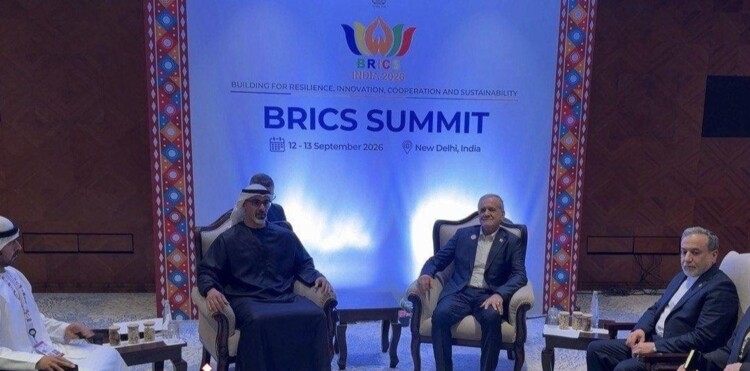 لقاء بين الرئيس الإيراني وولي عهد أبوظبي على هامش قمة بريكس في الهند